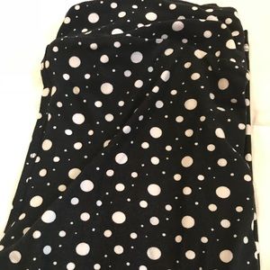 Lularoe leggings - black/white dots TC